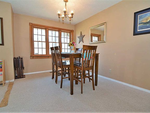 4th image of 567 S Curtice Ln