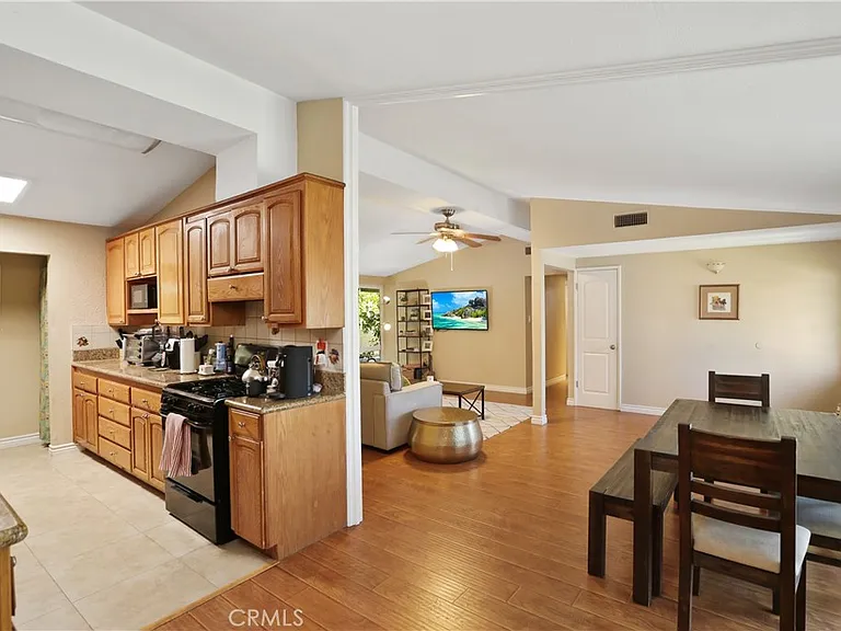 526 N Emerald Dr — Photo 30