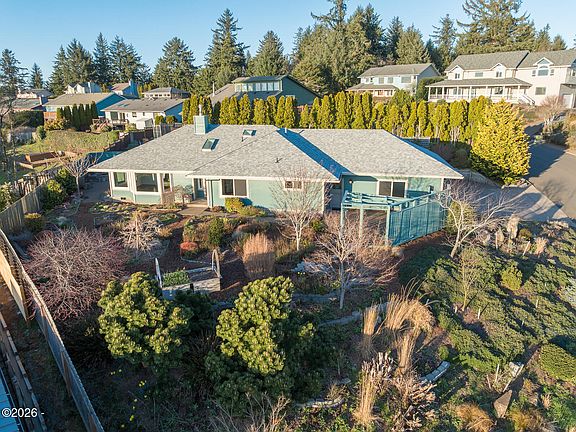2nd image of 1035 NE 7th Dr