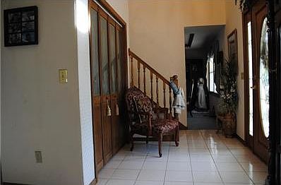 3rd image of 108 Western Trce