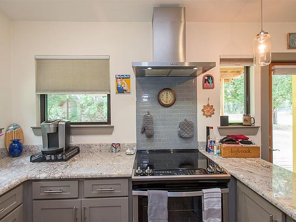 5th image of 118 Oak Grove Dr