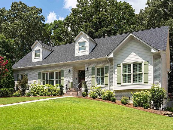 2nd image of 3344 Castle Crest Dr