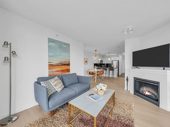 5th image of 2133 Douglas Rd #2705