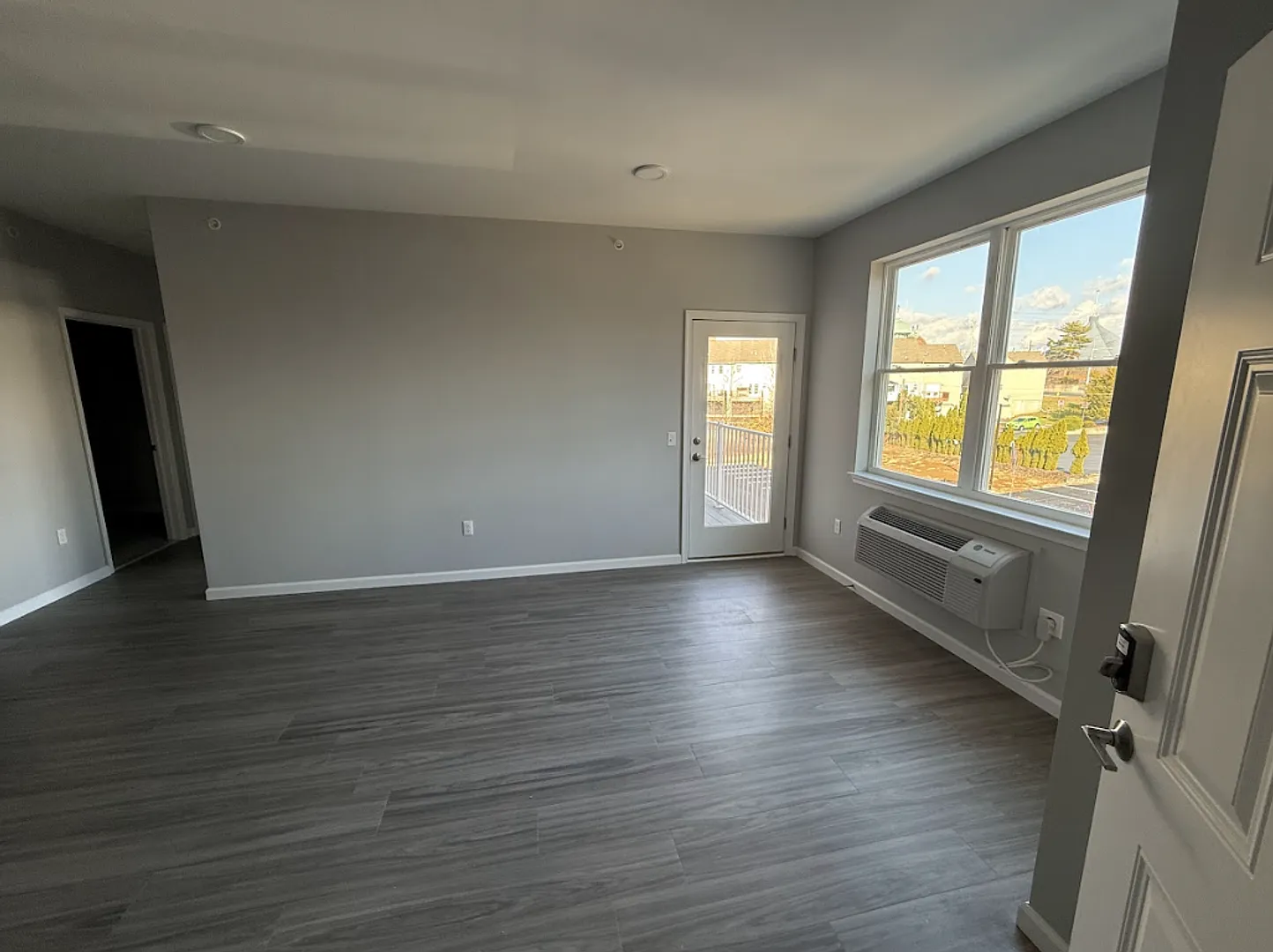 948 N. Front St. — Photo 4