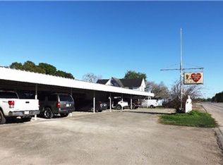 703 S Mechanic St, El Campo, TX 77437