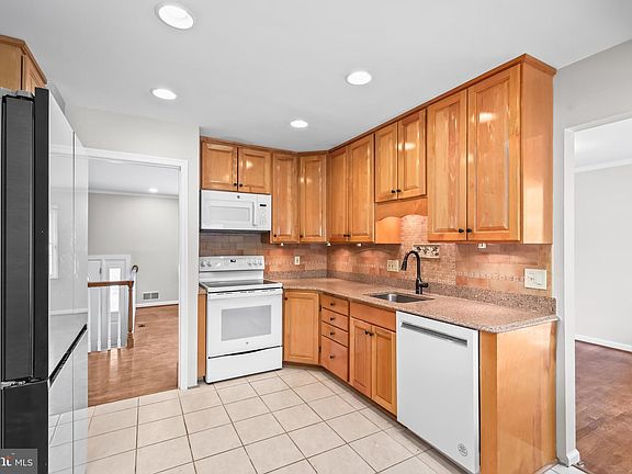 3rd image of 3110 Battersea Ln