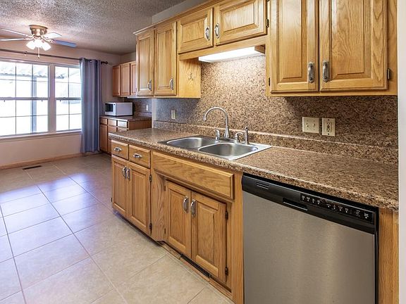 2nd image of 1608 Hunter Hill Dr