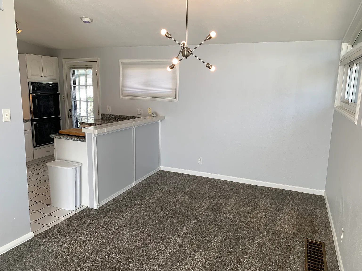 3 bed, 1170 sqft, $2,050 — Photo 3
