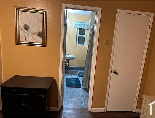 1 bed, 350 sqft, $2,400 — Photo 2