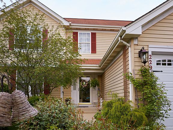 3rd image of 229 S Wildrose Ct