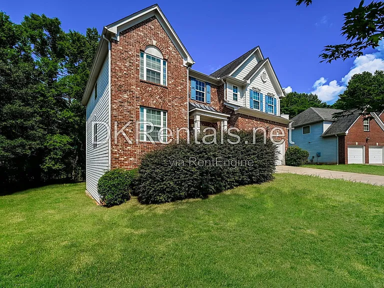 3926 Yosemite Park Ln — Photo 3