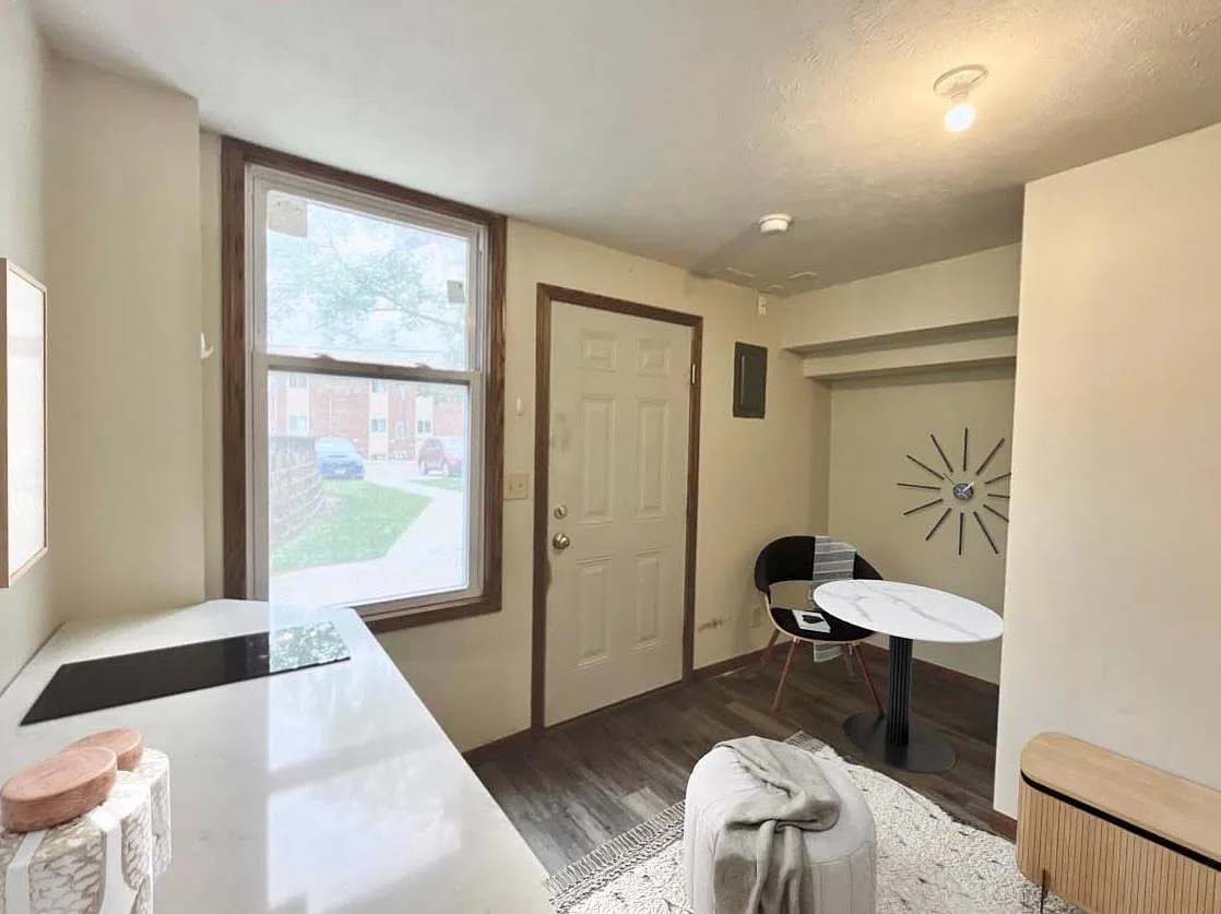 Photo 2 of 6 - 4837 Lowell Ave #B - Lincoln, NE Building Photo - 4837 Lowell Ave #B