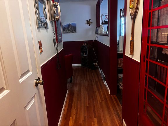 5th image of 402 E Galena St
