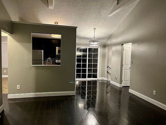 5th image of 221 Ashwood Dr