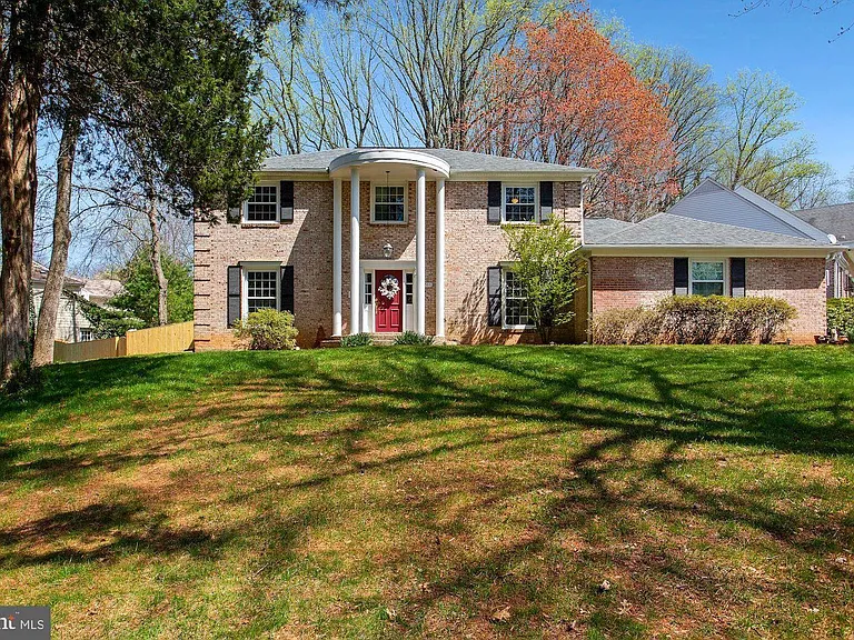 701 Ridge Dr — Photo 1