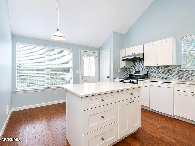 10 Madison Ct — Photo 11