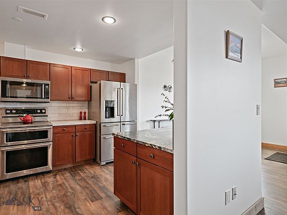 5th image of 424 E Main St