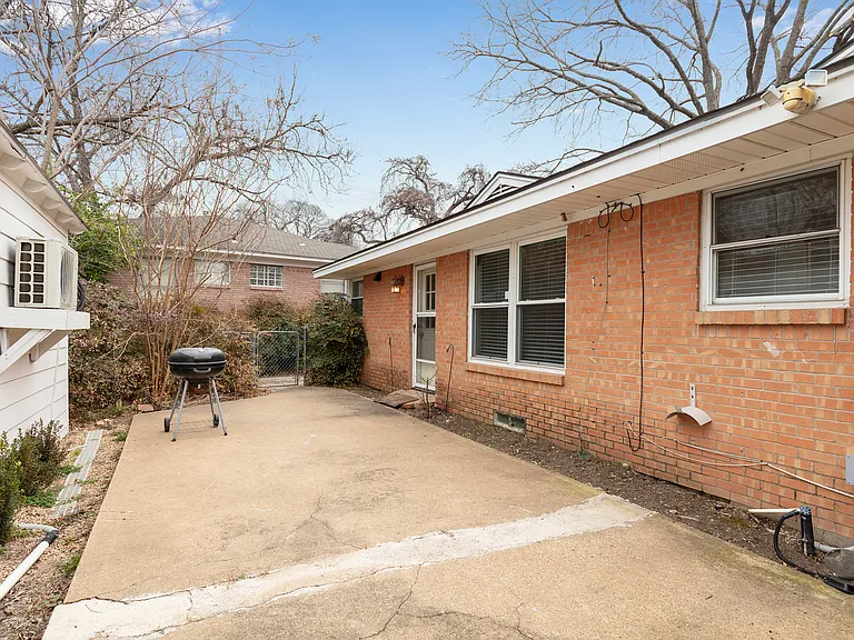 8633 Westglen Dr — Photo 23