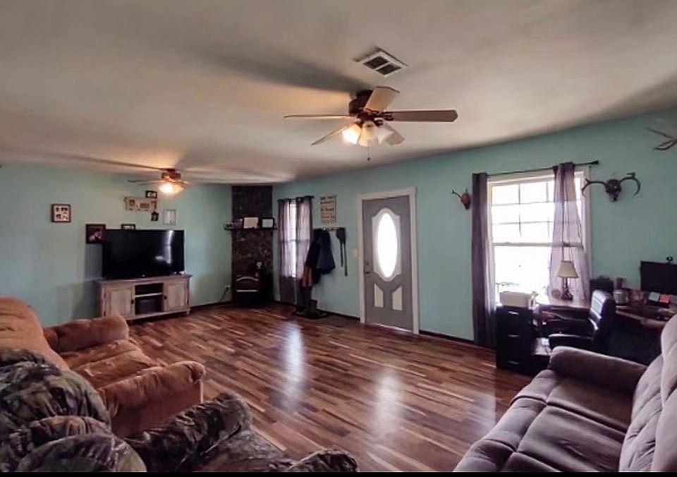 1st image of 105 E Platte Ave