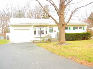 17 Tattersall Ln, Colonie, NY 12205