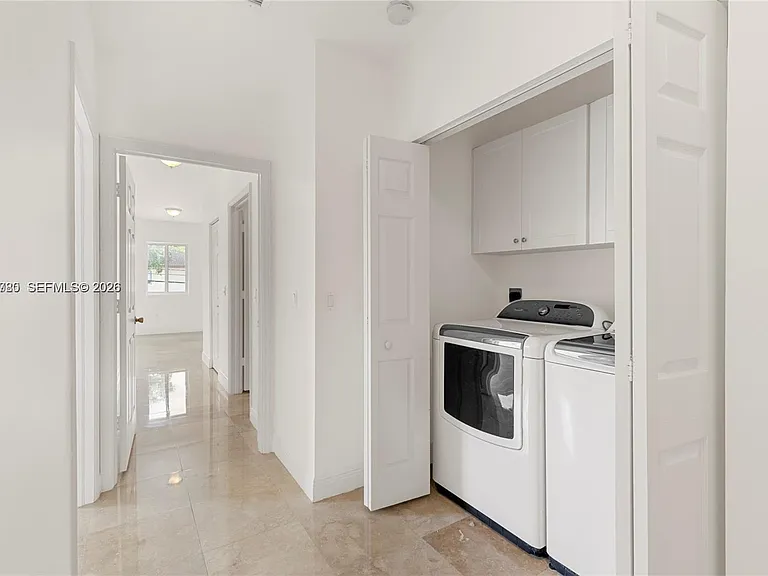 4023 SW 10th St — Photo 16