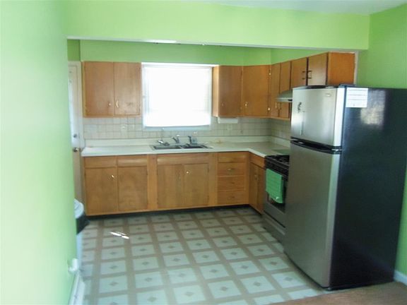 5th image of 1031 Canterbury Dr