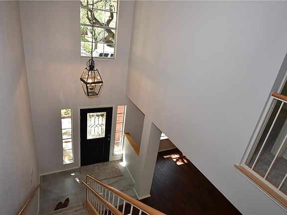 4th image of 17507 Klamath Falls Dr