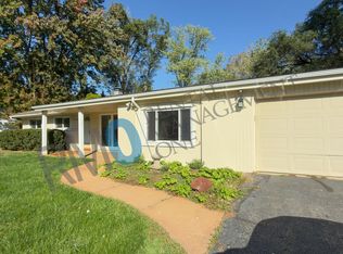 37900 Wendy Lee St, Farmington Hills, MI 48331