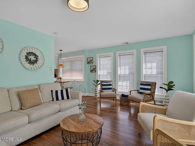 32 Franklin Ave — Photo 18