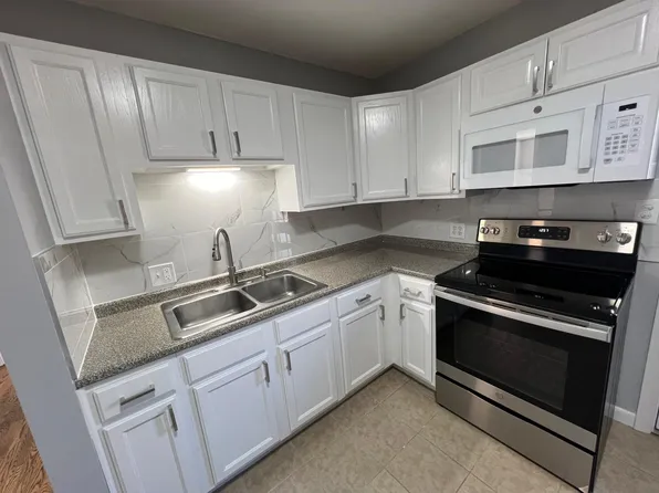 78 Obtuse Hill Rd #A, Brookfield, CT 06804