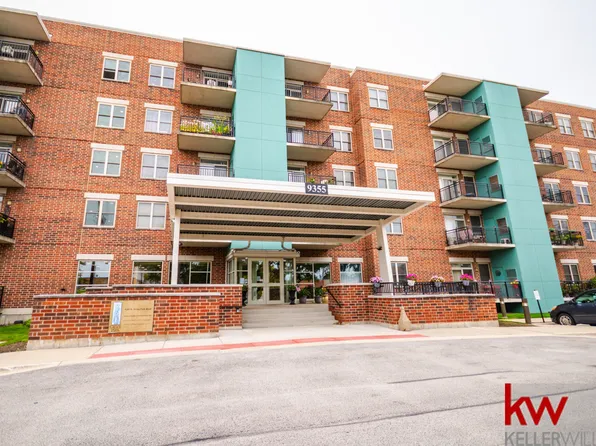9355 Irving Park Rd APT 421, Schiller Park, IL 60176
