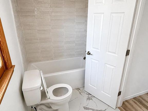 3rd image of 2735 E Bolivar AVENUE