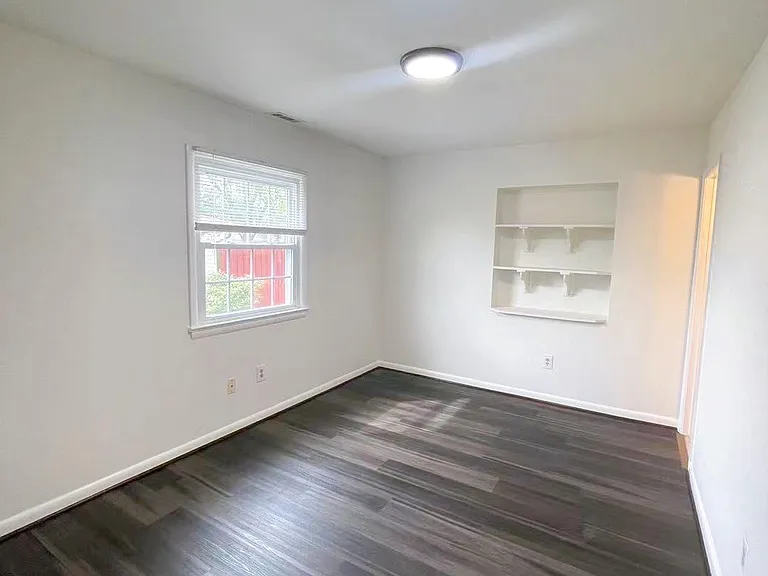 206 W Beech Rd — Photo 24