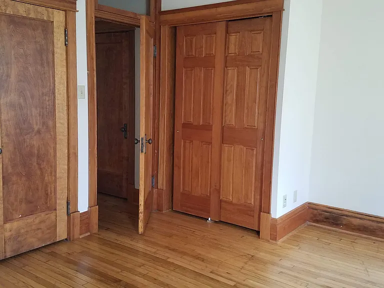 5861 Nina — Photo 12
