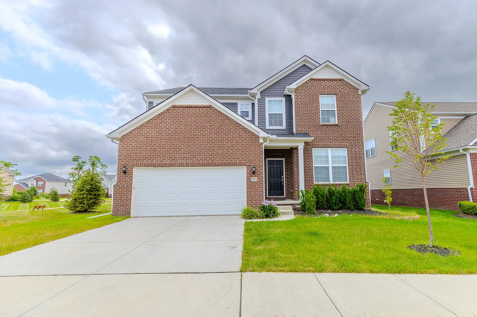 838 Groveland Cir photo 1