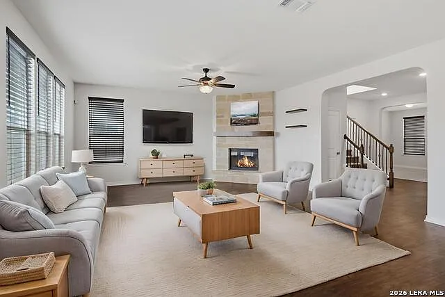 4 bed, 2.5 bath, 2881 sqft, $2,300 — Photo 3