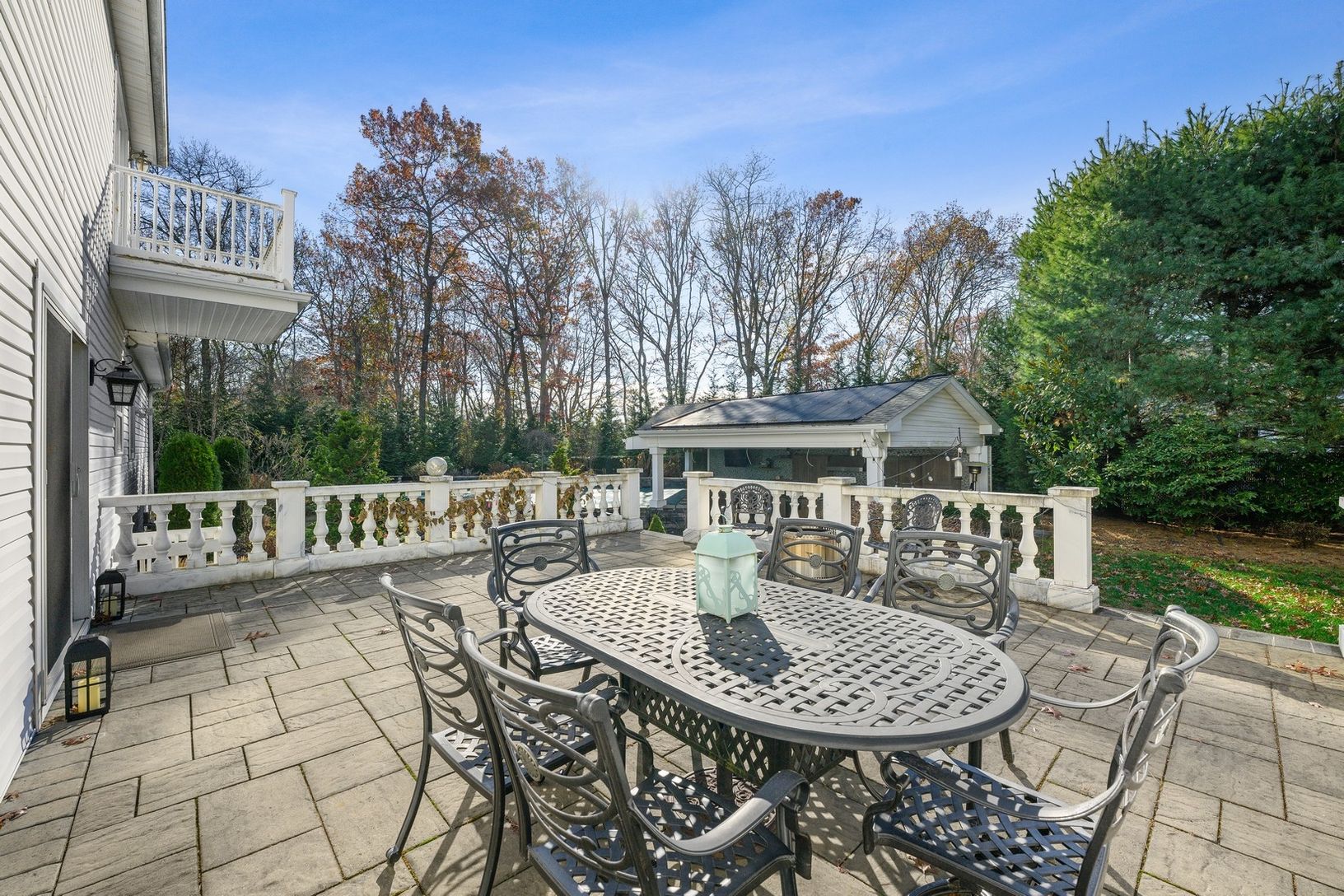  Large patio 