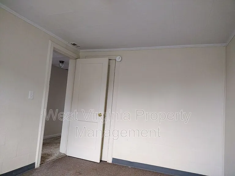 335 Little Vine Dr #B — Photo 2