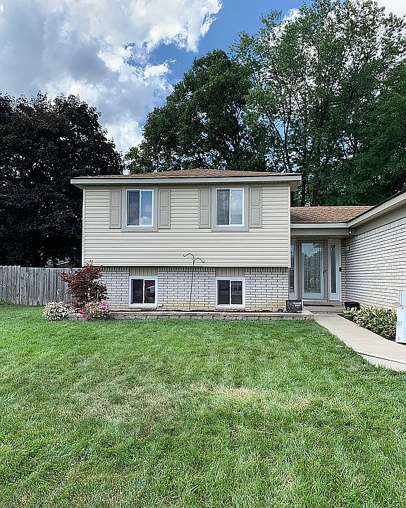 1st image of 39729 Waldorf Dr