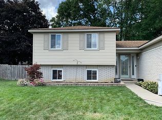 39729 Waldorf Dr, Clinton Township, MI 48038