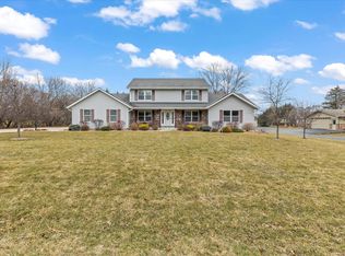 1700 S Twin Willows Dr, New Berlin, WI 53146