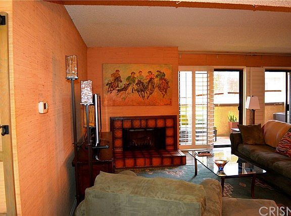 3rd image of 16022 Moorpark St APT 302