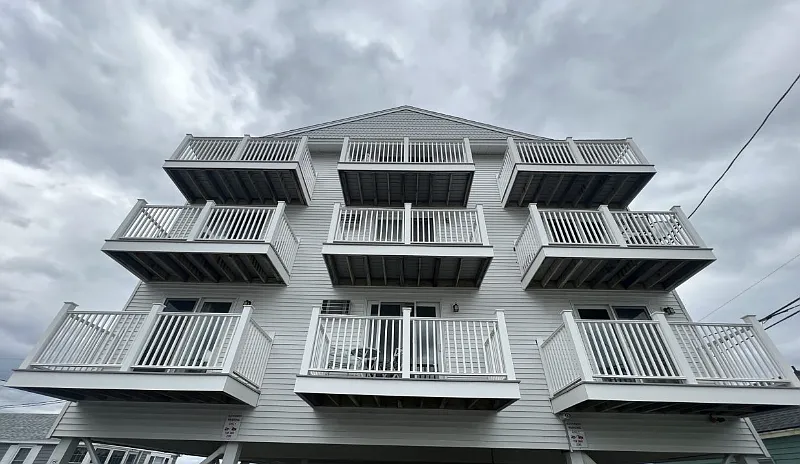 415 Ocean Blvd — Photo 2