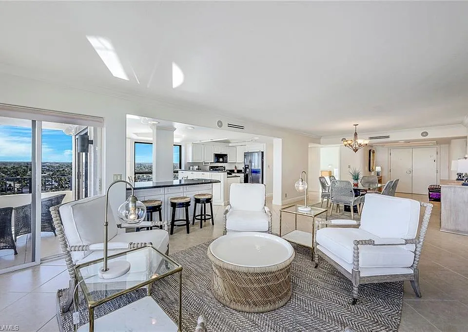 4451 Gulf Shore Blvd N #1205
