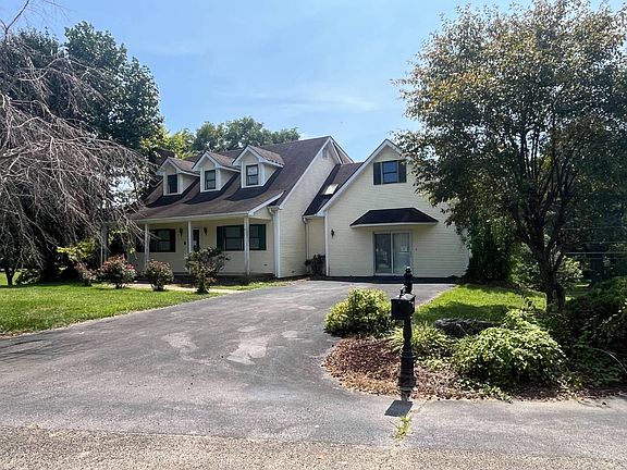 3rd image of 455 Conover Ln