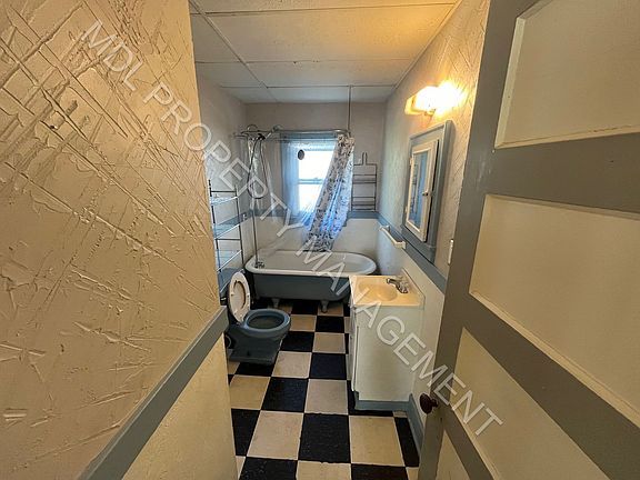 3rd image of 1108 Court St