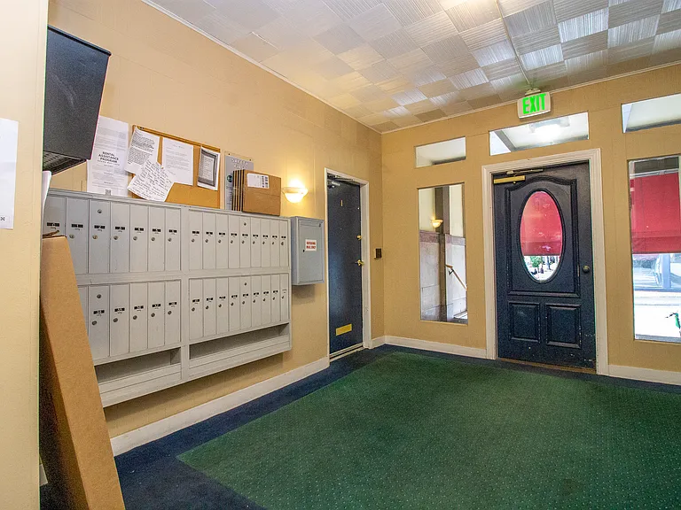The Topanga Apartments — Photo 30