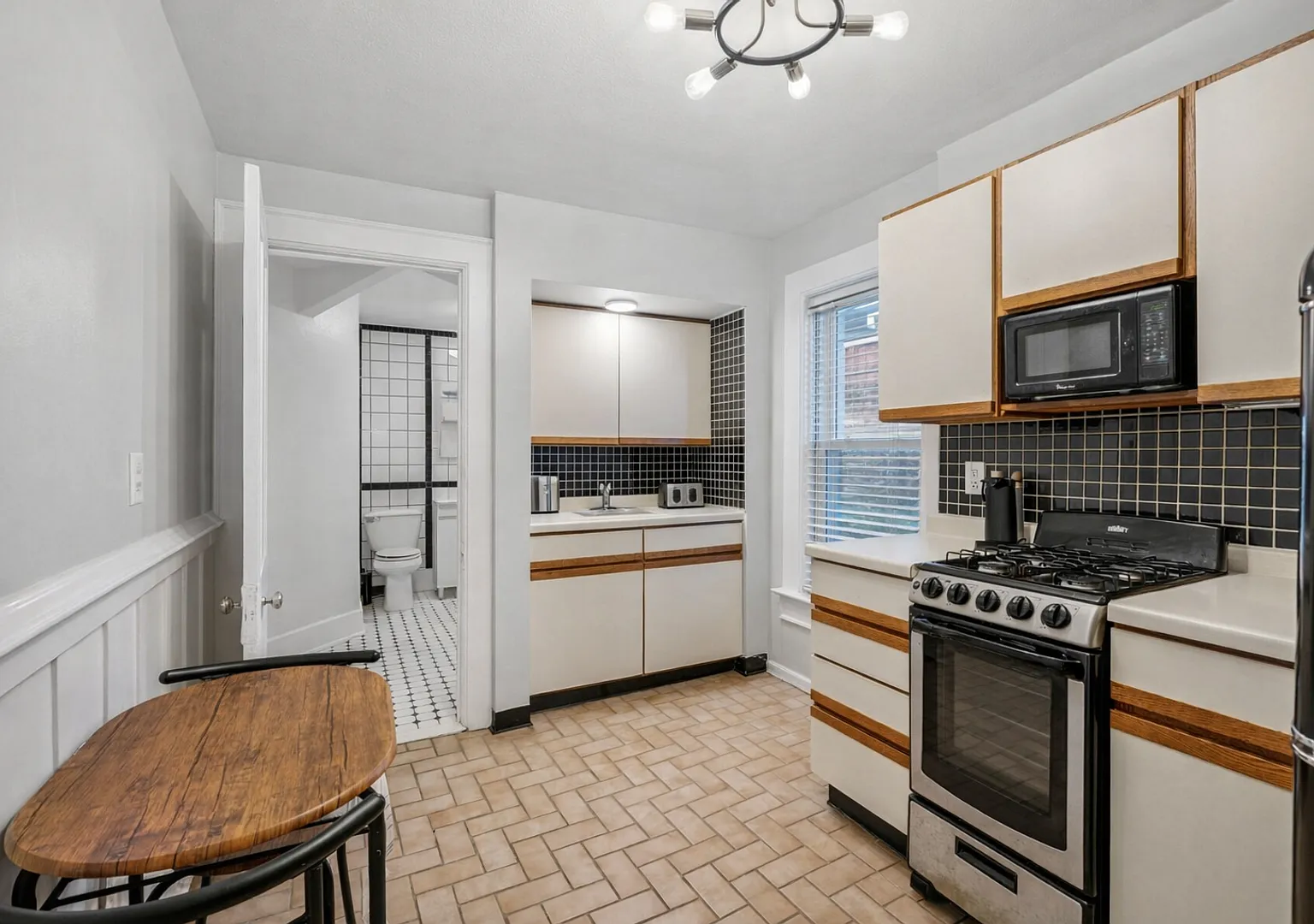 1679 N Cass St — Photo 4