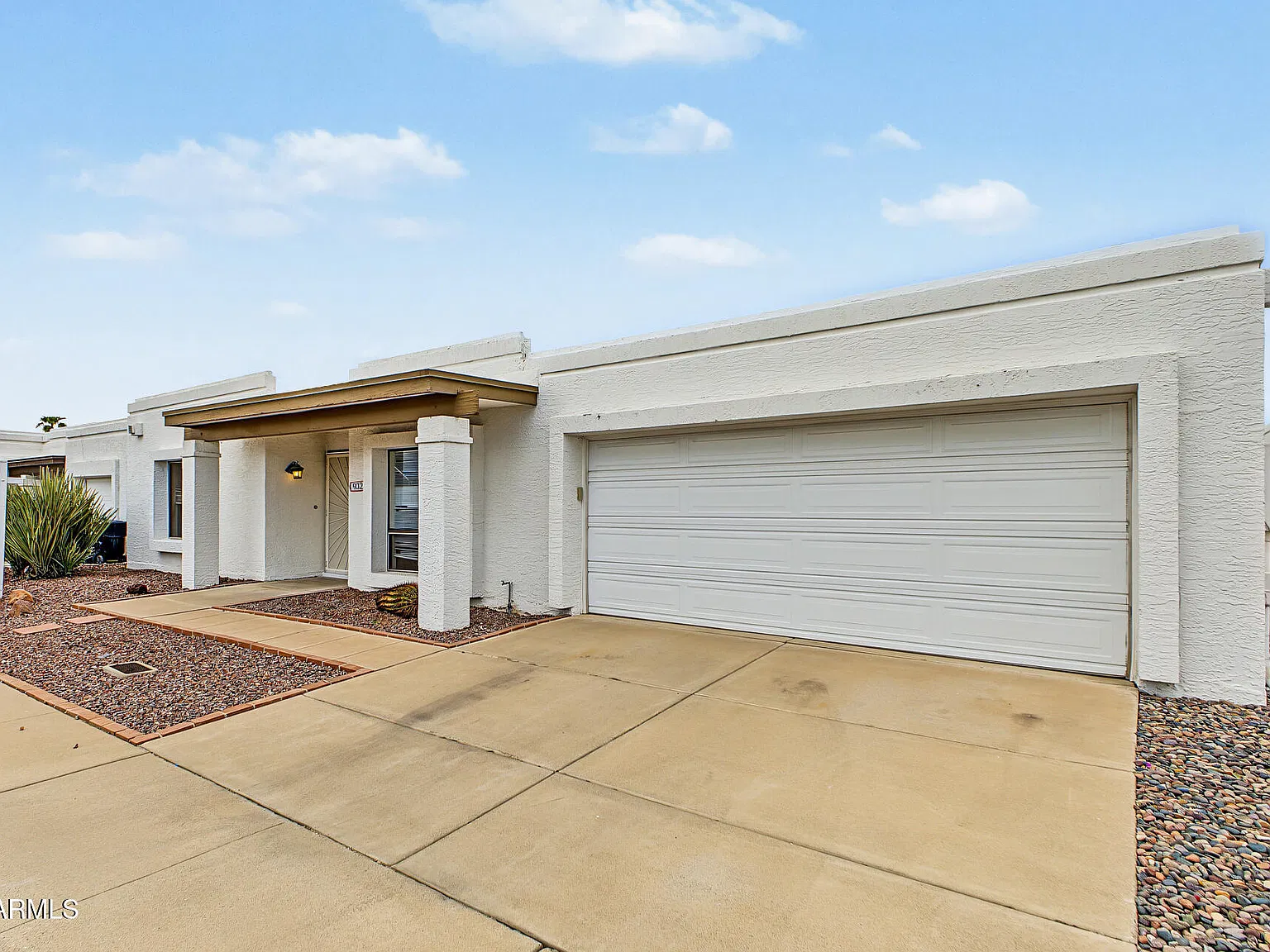 2 bed, 2.0 bath, 1097 sqft, $1,995 — Photo 2