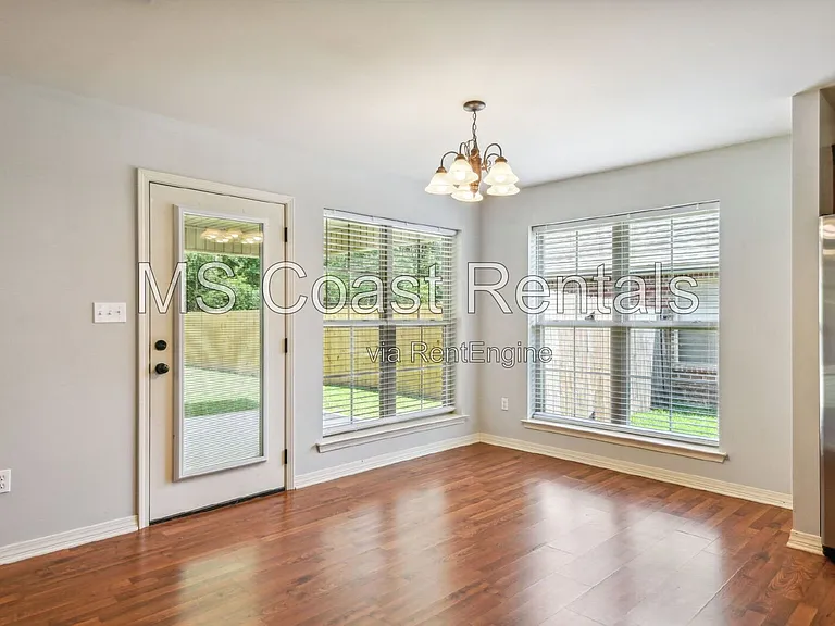 11523 Caroline Ct — Photo 12